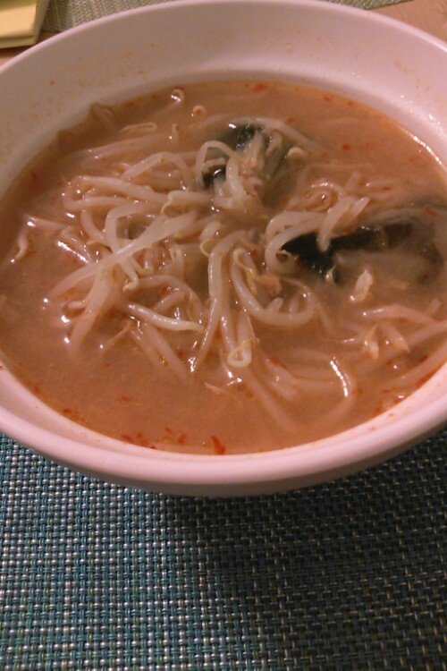 残り味噌汁リメイク☆もやしの味噌スープの画像