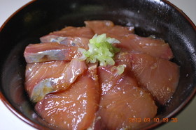 簡単♪ おいし~ぃハマチ漬け丼・東丼