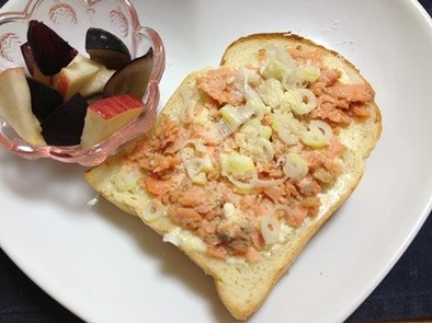 鮭フレネギ粉チーズトーストの写真