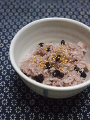 炊飯器で手軽に!秋田の甘い赤飯の写真
