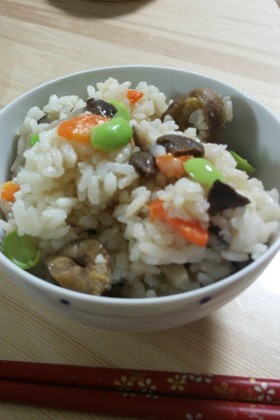 簡単☆具沢山♪甘栗ときのこの炊き込みご飯
