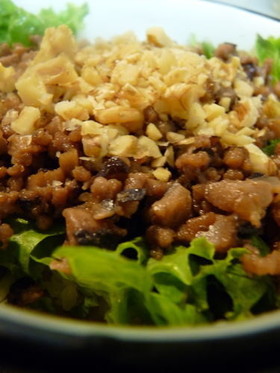 合挽ミンチと干し椎茸の中華そぼろ丼
