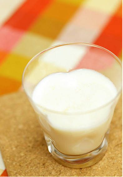 低脂肪乳で黄な粉ミルクの写真