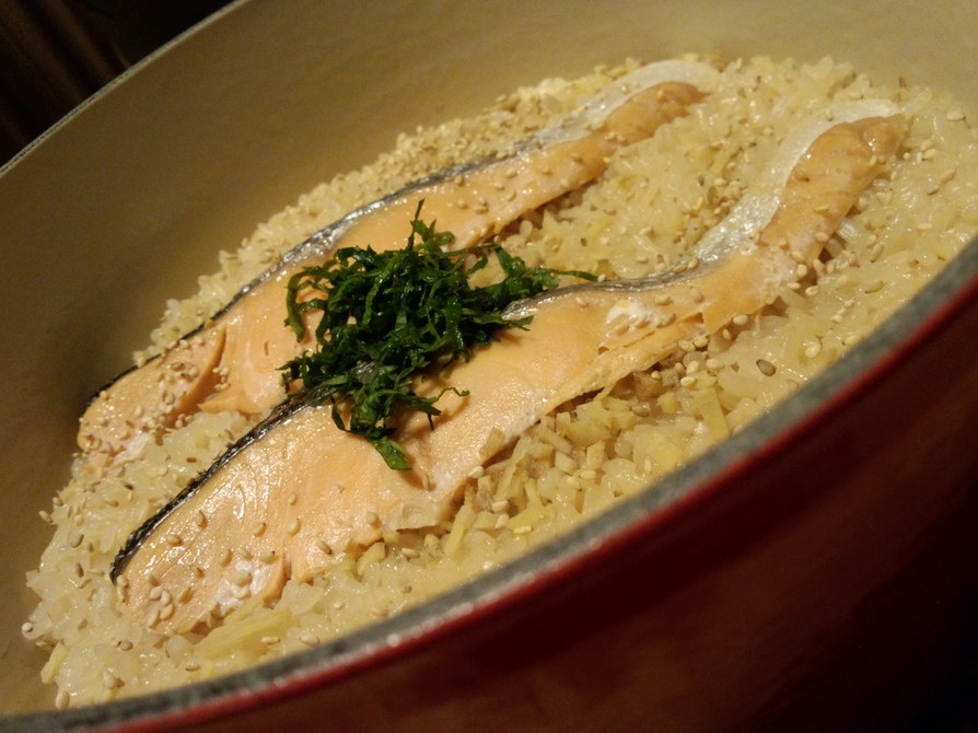 ”ル・クルーゼで作る”鮭の炊き込みご飯の画像