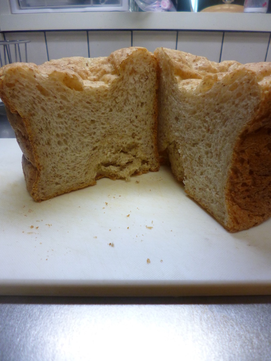 ライ麦粉入りの食パンの画像
