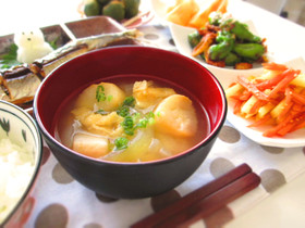 シンプルに✿たまねぎと麩の味噌汁