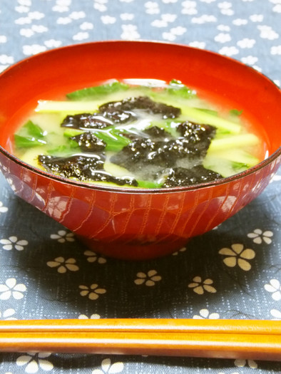 小松菜と海苔の味噌汁の写真