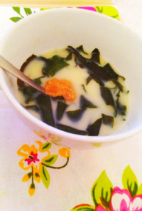 栄養満点✩超簡単✩豆乳白味噌海藻スープ