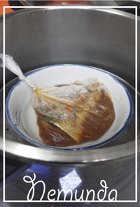 〓ポリ袋を圧力鍋で蒸しちゃう鯖の味噌煮〓