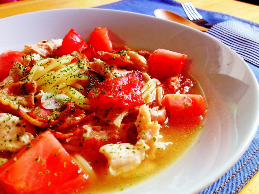 生トマトとチキンのスープパスタの画像