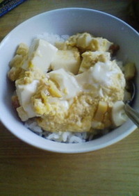 ちくわと豆腐の卵とじ丼