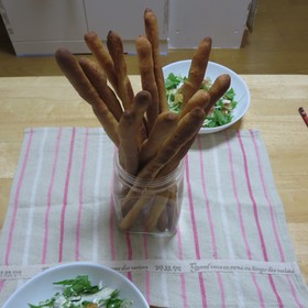 ワインに♪ たっぷりチーズのグリッシーニ