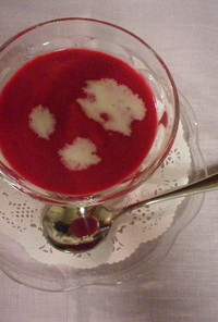 バラ色のビーツのスープ