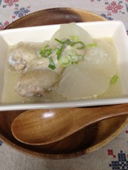 スープも美味!鶏手羽元と大根のトロトロ煮の写真