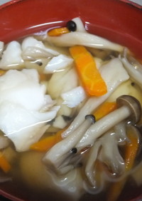 切り身魚を入れたスープ・醤油味