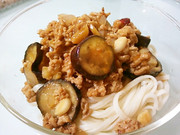 簡単にできる!茄子の肉味噌かけうどんの写真