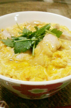 めんつゆで簡単♬ふわとろ玉子の親子丼