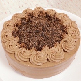 チョコ生デコレーションケーキの画像
