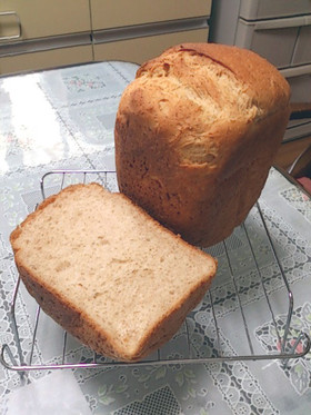 HBで塩麹入り湯種全粒粉ライ麦食パン