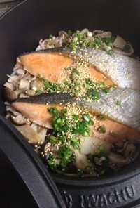 秋鮭ときのこの鉄鍋ご飯