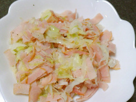 レンジで簡単☆ハムとキャベツの炒め物♪