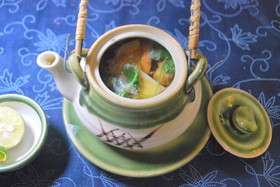 だし汁の味が決め手、基本の松茸の土瓶蒸し