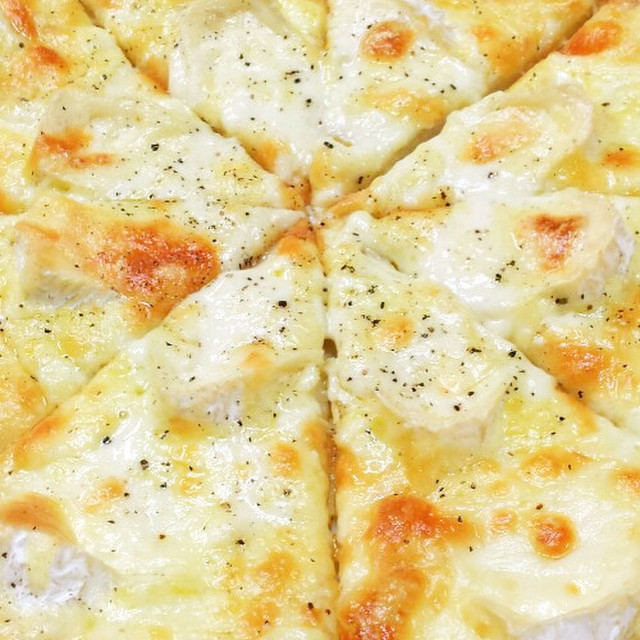 クワトロフォルマッジ 4種のチーズピザ レシピ 作り方 By Ondine クックパッド