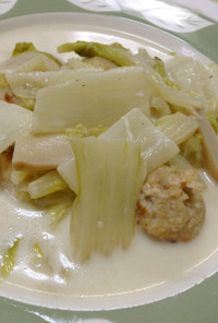 白菜と鶏団子の和風ミルクスープ