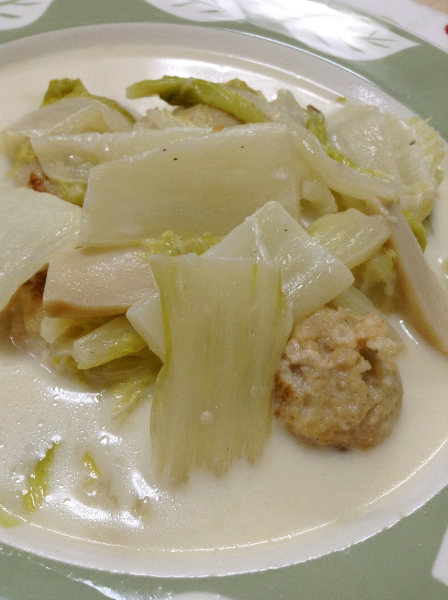 白菜と鶏団子の和風ミルクスープの画像