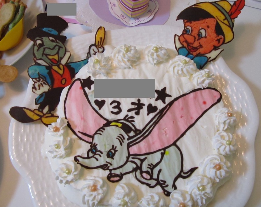 ダンボとピノキオのデコレーションケーキの画像