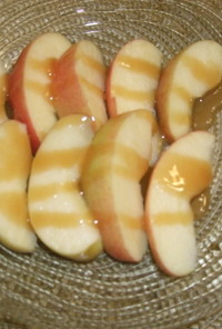 りんごとキャラメルソース
