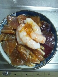 ８月１１日晩飯　【海鮮丼】の画像