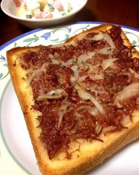 コンビーフオニオントースト