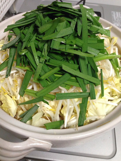 博多出身が作る麺つゆと醤油でモツ鍋の写真