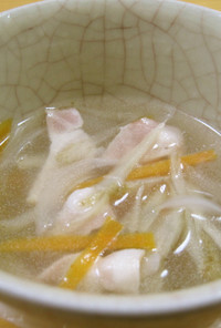 ごぼう・人参・玉葱・ベーコンのスープ