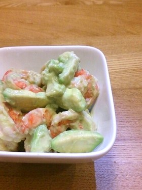 簡単!えびとアボカドのサラダ