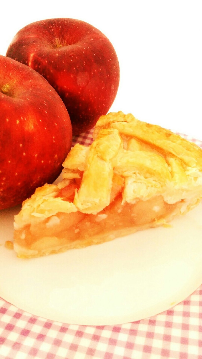 紅玉りんごで赤いアップルパイ！の画像