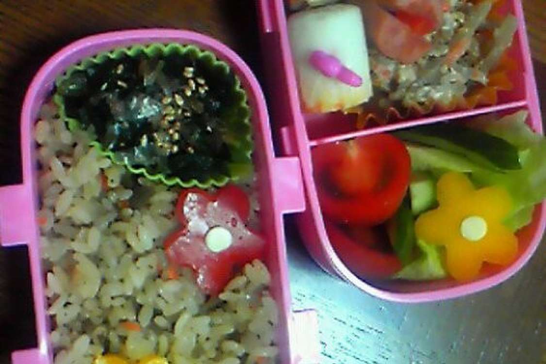 パプリカのお花がかわいいお弁当 レシピ 作り方 By かのまき クックパッド 簡単おいしいみんなのレシピが378万品