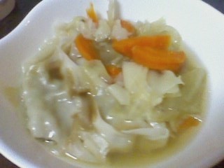 餃子入り野菜スープの画像