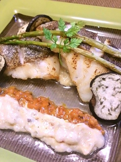 鱈のソテー アサリとトマトの2色ソースの写真