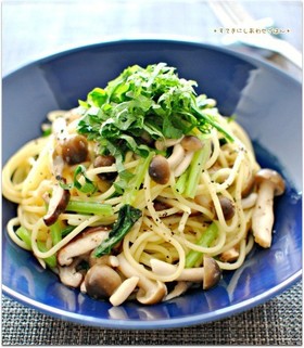 きのこと小松菜の玉ねぎ氷梅バターパスタ