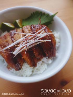 じっくり仕上げた秋刀魚の蒲焼丼