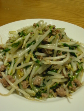 冷蔵庫掃除貧乏炒~セロリ葉もやし挽肉で