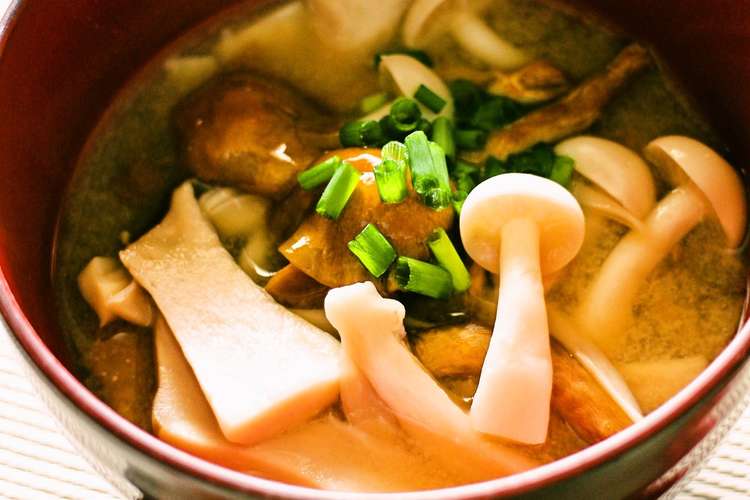 きのこによるきのこだけのきのこのお味噌汁 レシピ 作り方 By めかまはぉ クックパッド 簡単おいしいみんなのレシピが352万品