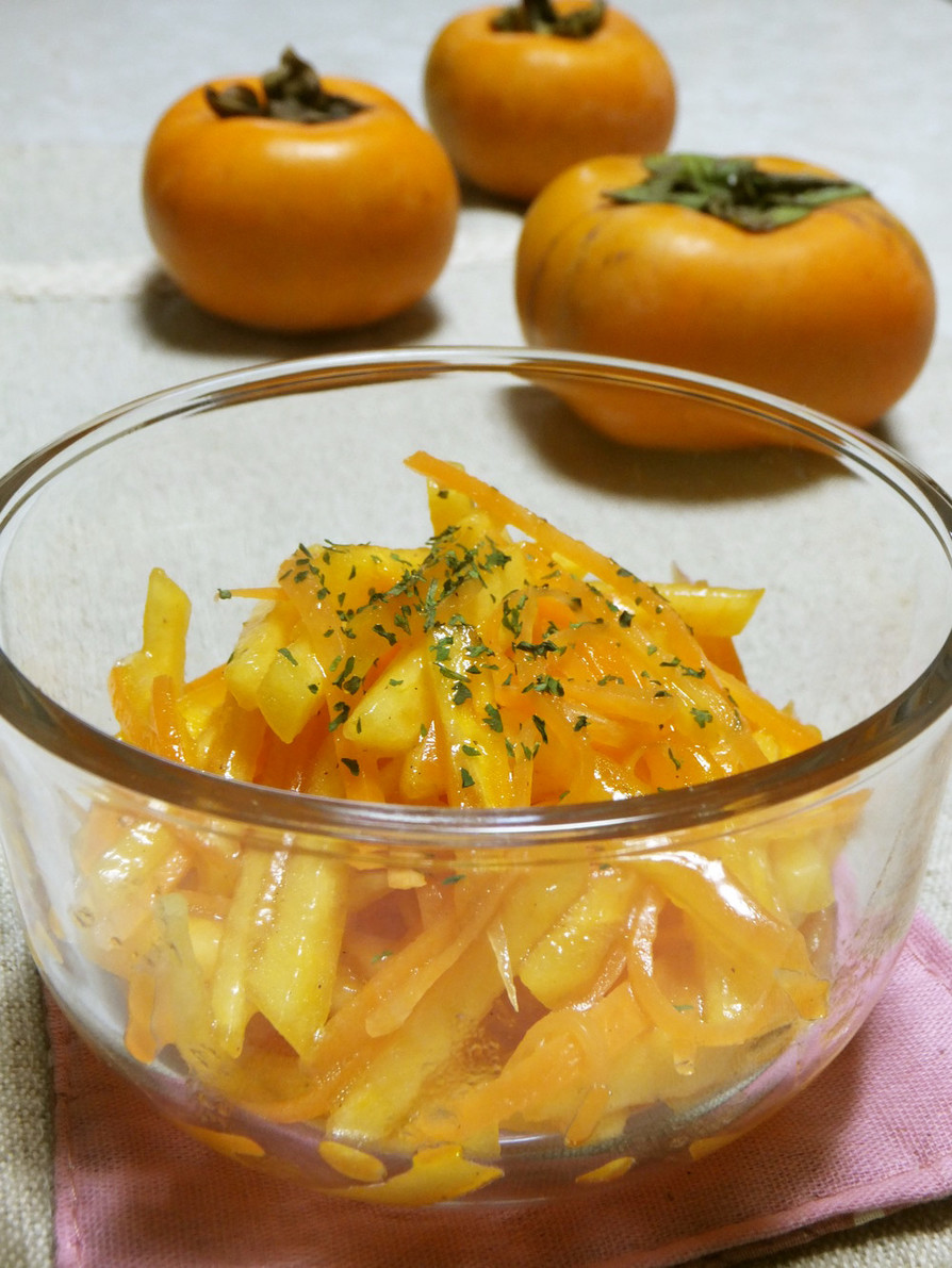 柿と人参のオレンジ色サラダの画像