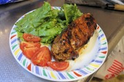 加美良ステーキ(鶏むね肉のニラ包み焼き)の写真
