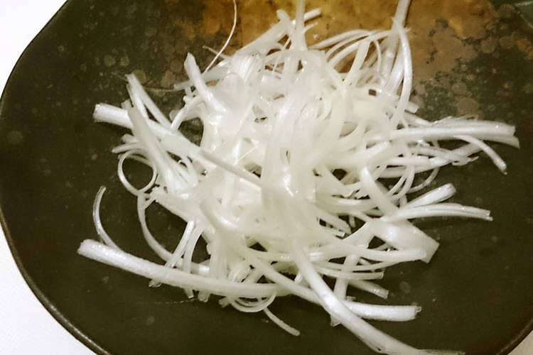 シャキシャキ白髪ネギの切り方 レシピ 作り方 By 宅麺公式 クックパッド 簡単おいしいみんなのレシピが368万品