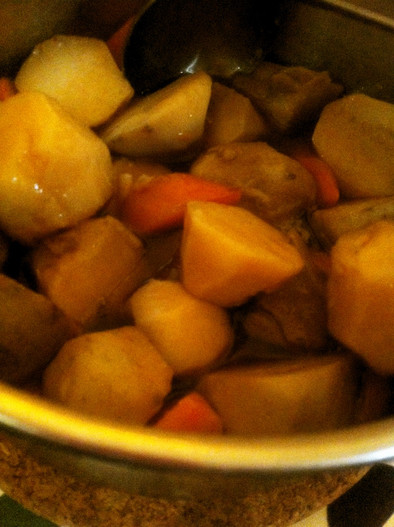 ほっくり！圧力鍋でサトイモと人参の煮物の写真
