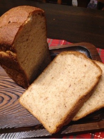 HB 全粒粉☆ピーナツバターのパンの写真