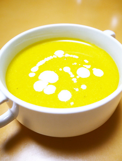 ハロウィンの食卓に♪豆乳かぼちゃスープの写真